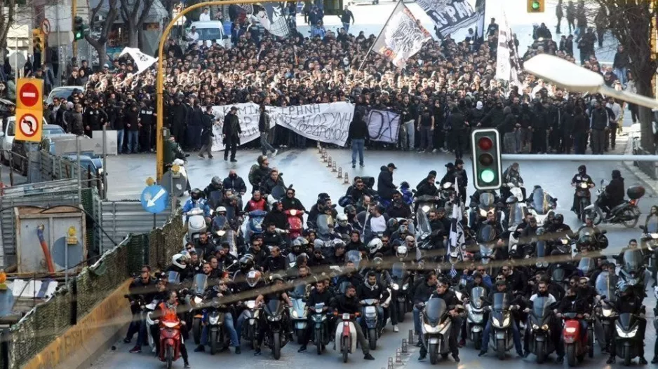 Μηχανοκίνητη πορεία οπαδών του ΠΑΟΚ – Διαμαρτυρήθηκαν έξω από τα γραφεία της ΝΔ