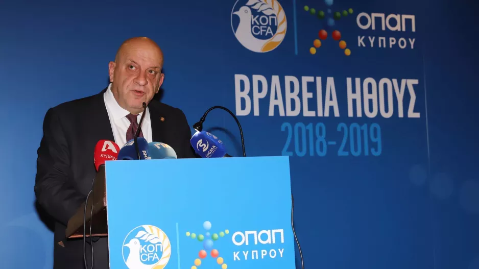 Χωρίς μεγάλα λόγια 
