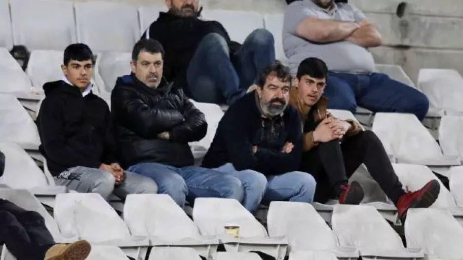 ΑΝΗΣΥΧΟΥΝ...