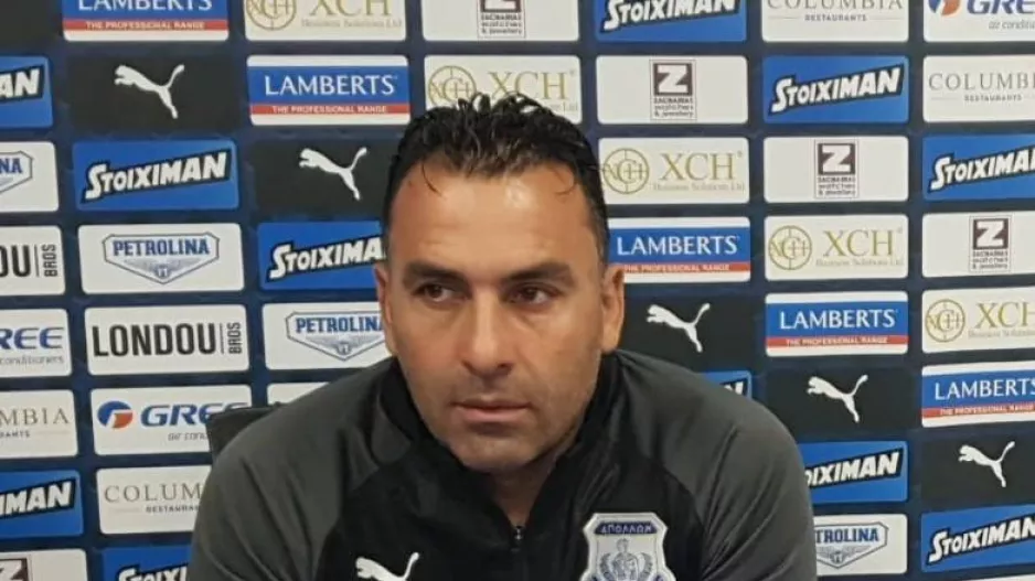 Είπε... χαμογελώντας 