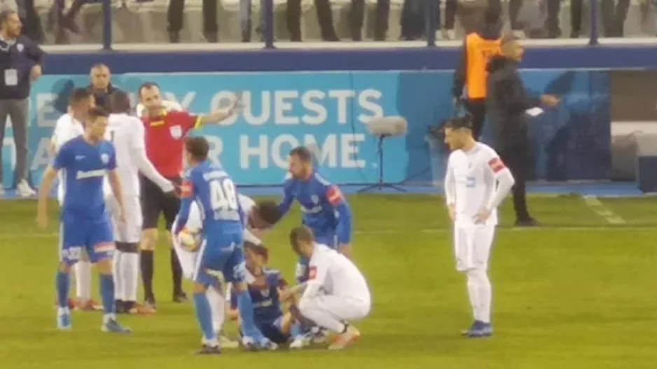 (ΒΙΝΤΕΟ) Τάκλιν από πίσω, ΑΠΟΒΟΛΗ και... γιούχα σε Ροτζέριο