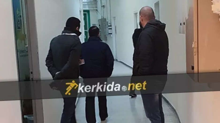 Στ' αποδυτήρια ο Νίκος Κίρζης...