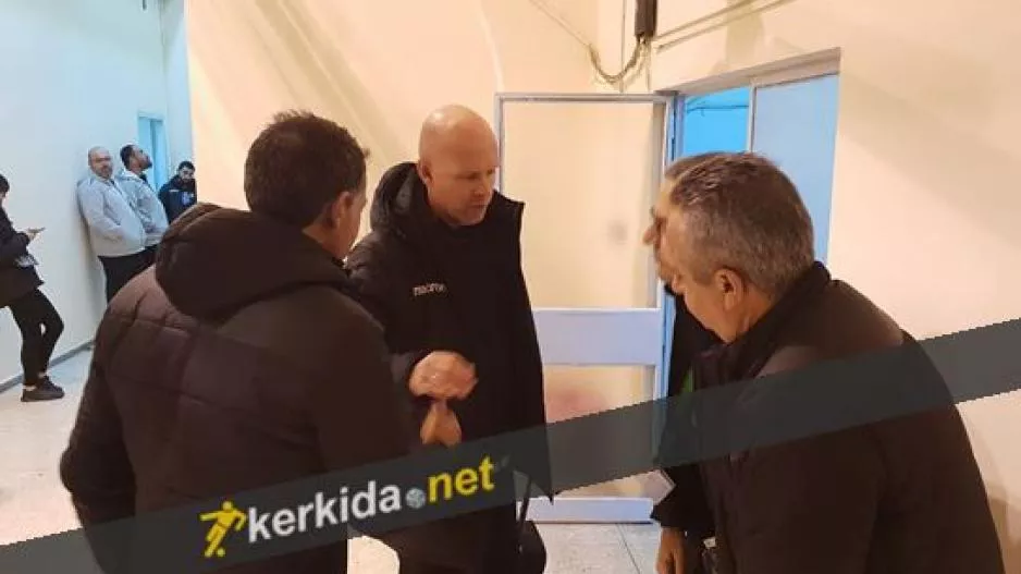 Ετοιμάζουν... κίνηση/Τα δύο σενάρια