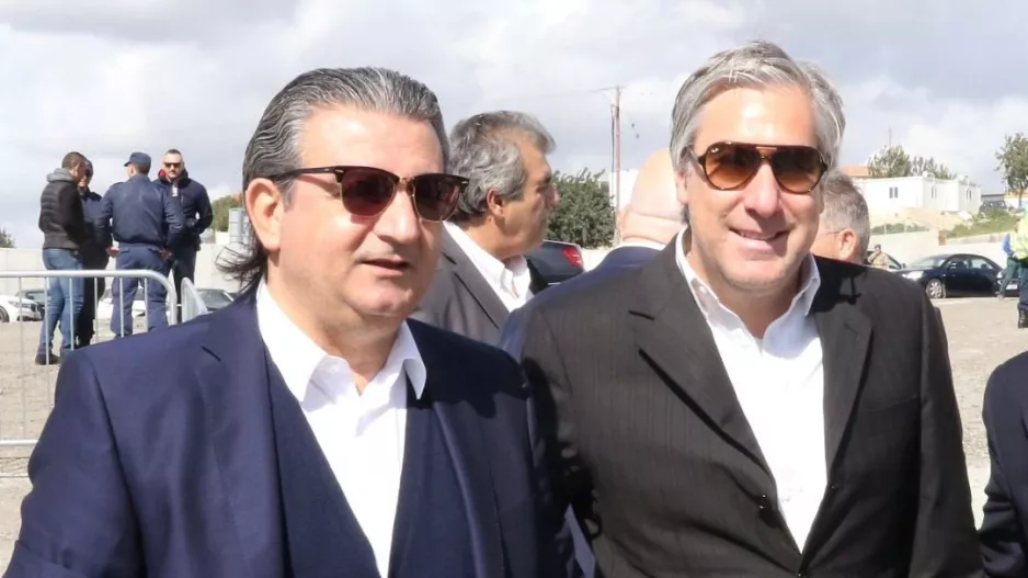 Μαζί/Αντίπαλοι
