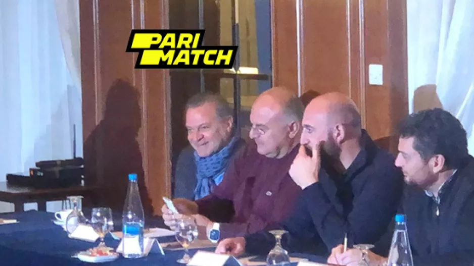 Χαμόγελα Πρόδρομου-Καραπατάκη και... χτύπημα στον Τορναρίτη (φώτος)