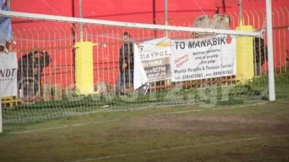 Ξεκόλλησε το οριζόντιο δοκάρι εν ώρα αγώνα! (φώτος)
