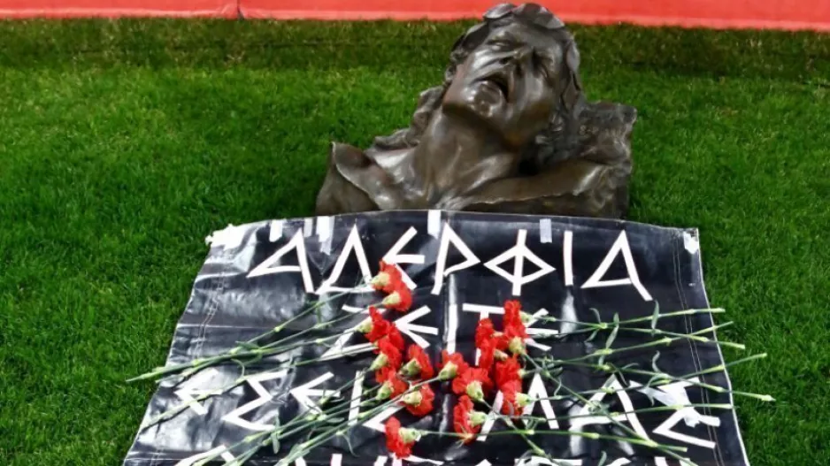 Θύρα 7/ Οι οργανωμένοι τίμησαν την μνήμη των 21 αδικοχαμένων 