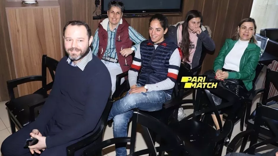 Γυναικείο/Τα ζευγάρια στους "4"