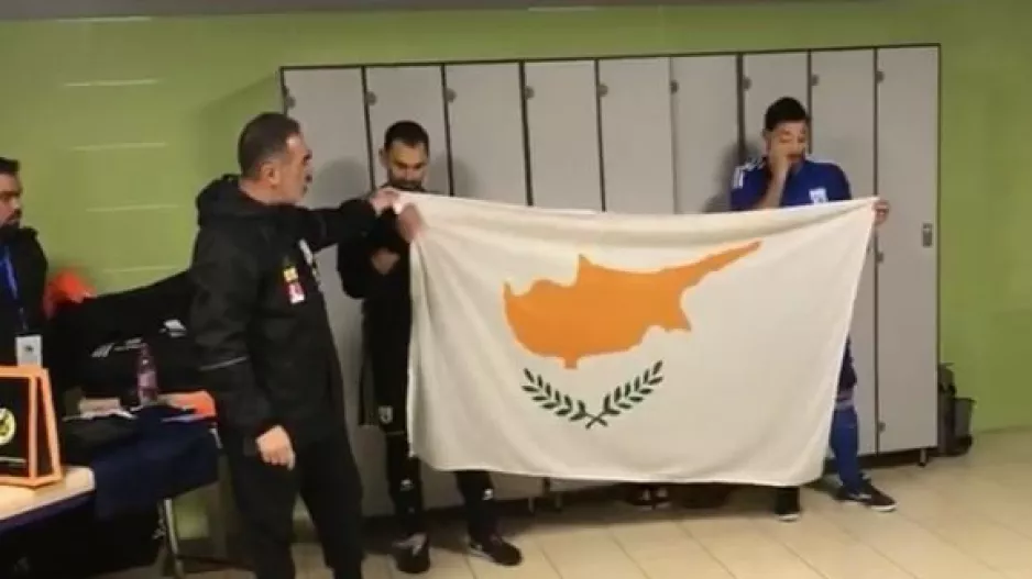 ΣΥΓΚΛΟΝΙΣΤΙΚΗ ΟΜΙΛΙΑ: "Κύπρος, η μάνα μας! Δώστε της οξυγόνο!" (βίντεο)