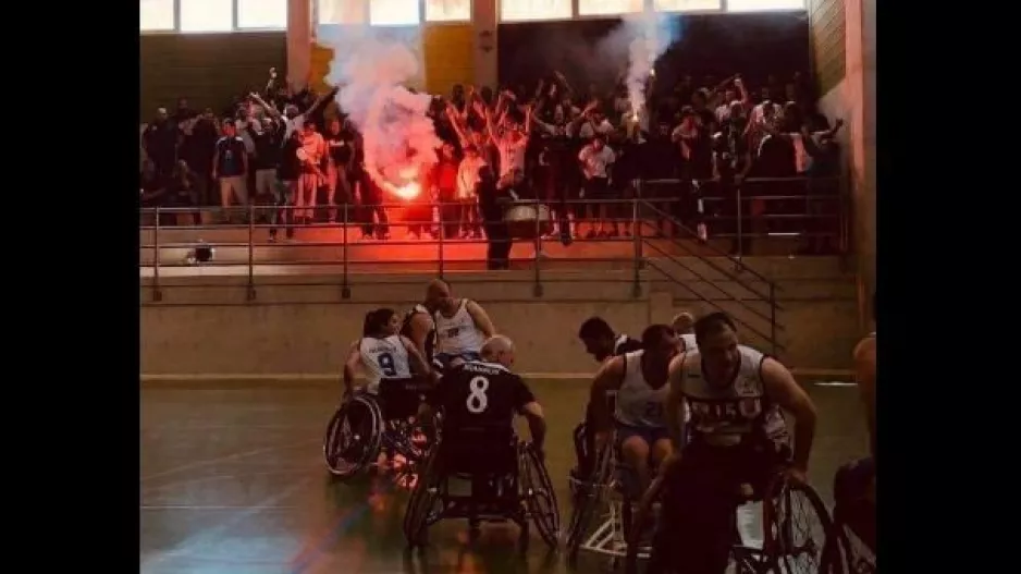 ΘΥΡΑ 1: "Για όσους νομίζουν ότι θα πεθάνουμε είστε γελασμένοι"