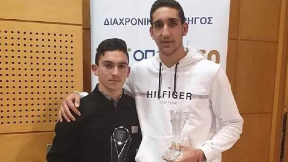 Συγχαίρει Σιαπάνη...