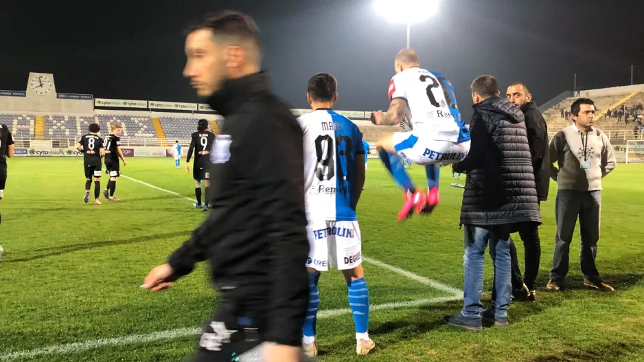 ΔΙΠΛΗ κίνηση ο Σωφρόνης 