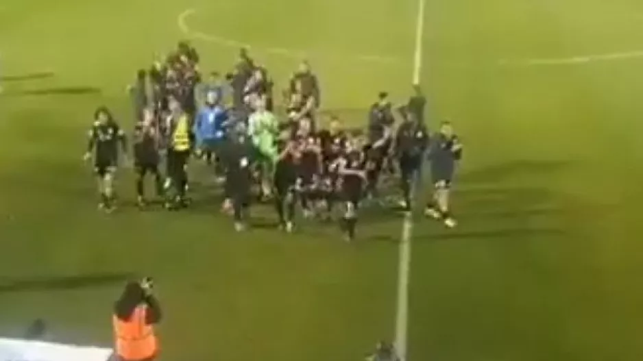 (ΜΕΤΑ την ΠΕΝΤΑΡΑ) Στην κερκίδα και... "Ε - Ε - ΕΘΝΙΚΟΣ" (Βίντεο)