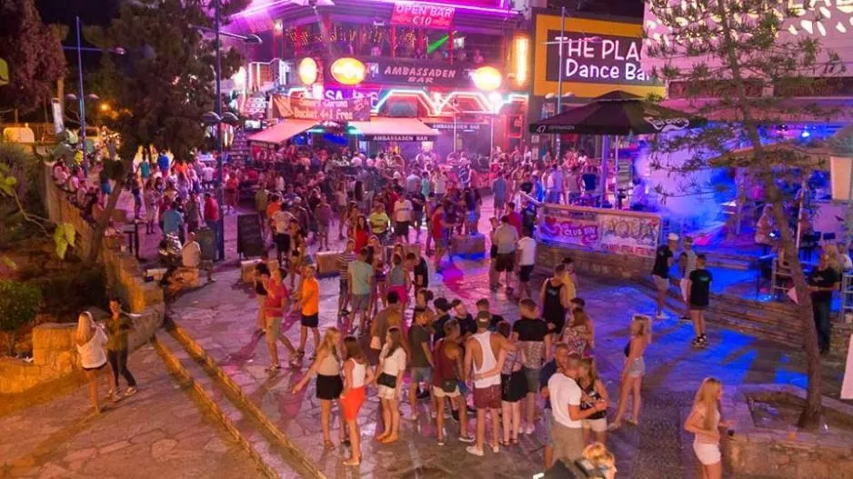 "Γάζωσαν" καφετέρια στην Αγία Νάπα - 4 άτομα στο Νοσοκομείο