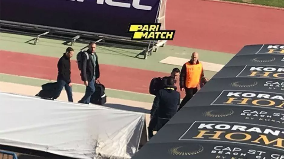 Στο γήπεδο οι ρεφ...