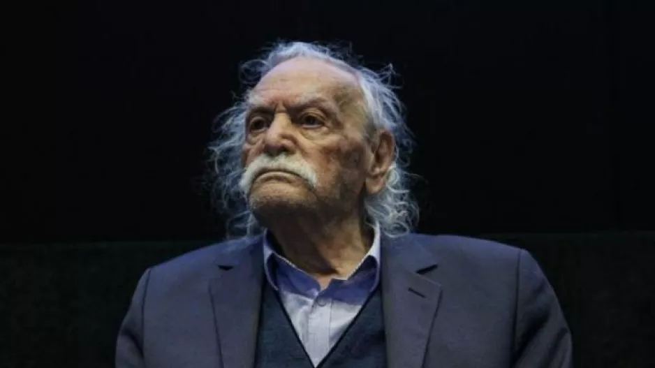 Τον αποχαιρέτησε...