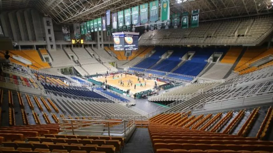 Μπαίνει λουκέτο στα κλειστά, οδηγούνται σε αναβολή οι αγώνες