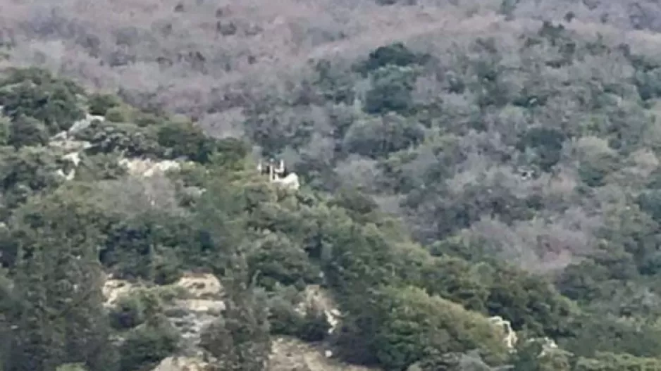 Θεσσαλονίκη: Ιερείς ανέβηκαν σε βουνό για να λειτουργήσουν 