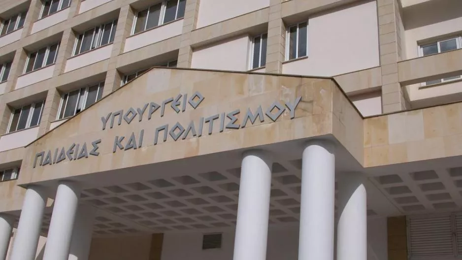 ΕΞΕΛΙΞΗ/ ΔΕΝ επιστρέφουν στα σχολεία την Δευτέρα οι εκπαιδευτικοί