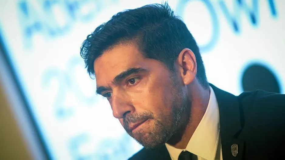 Φερέιρα: "Η UEFA να ακυρώσει τις διοργανώσεις!"