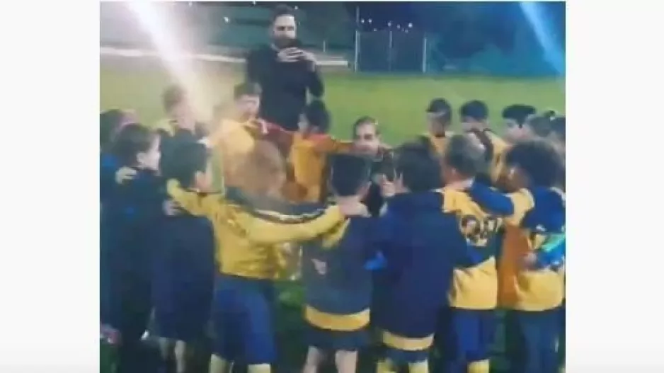 (ΒΙΝΤΕΟ από προπονητικό) "Πάμε όλοι μαζί, ένα, δυο, τρία ΑΕΛ!!!"