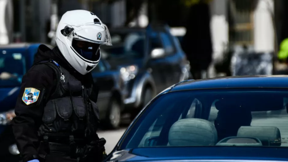 ΕΛΛΑΔΑ/Του "έκοψαν" πρόστιμο και το έσκισε μπροστά τους!