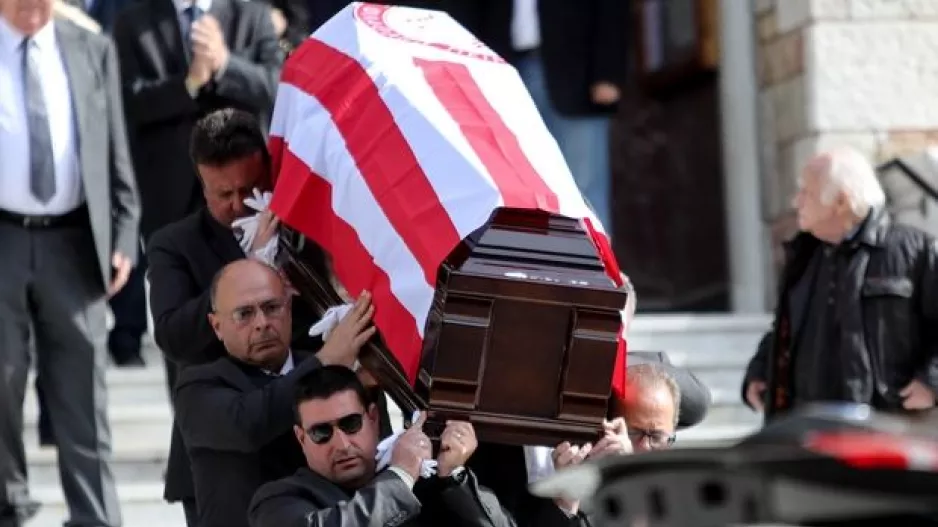 Πλήθος κόσμου στην κηδεία του Λεωνίδα Θεοδωρακάκη