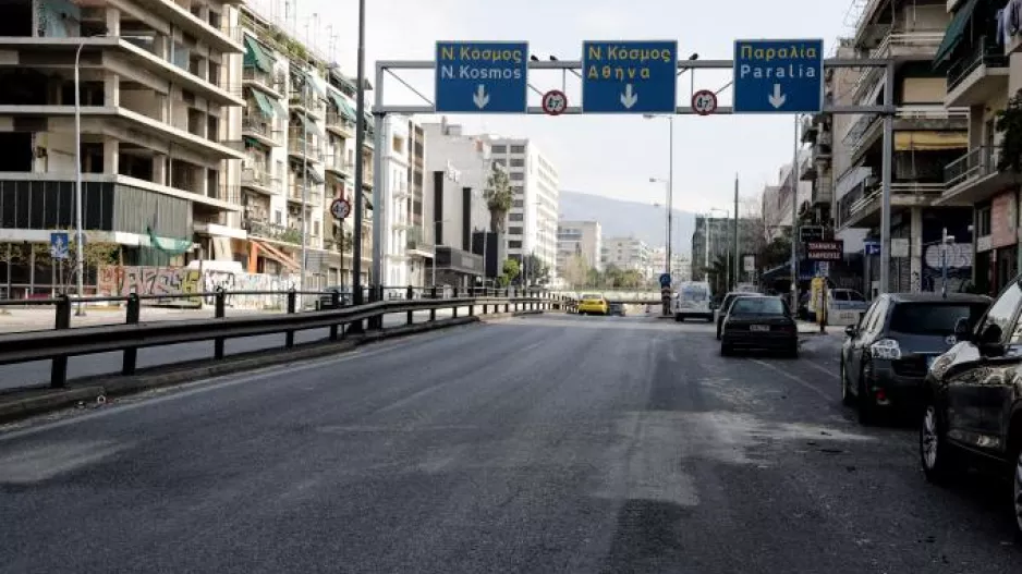 ΕΛΛΑΔΑ/Καθολική απαγόρευση κυκλοφορίας ετοιμάζει η κυβέρνηση!