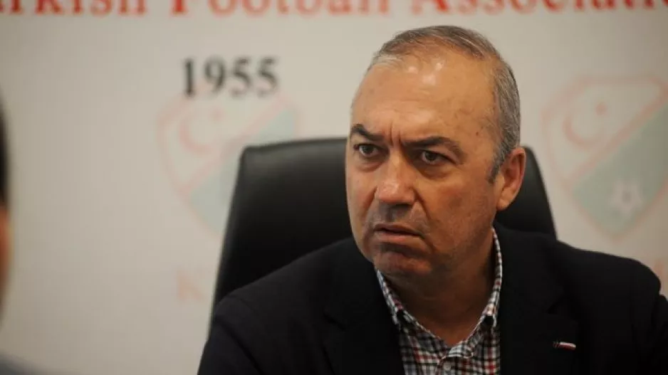 Sertoğlu/Επ' αόριστον η διακοπή