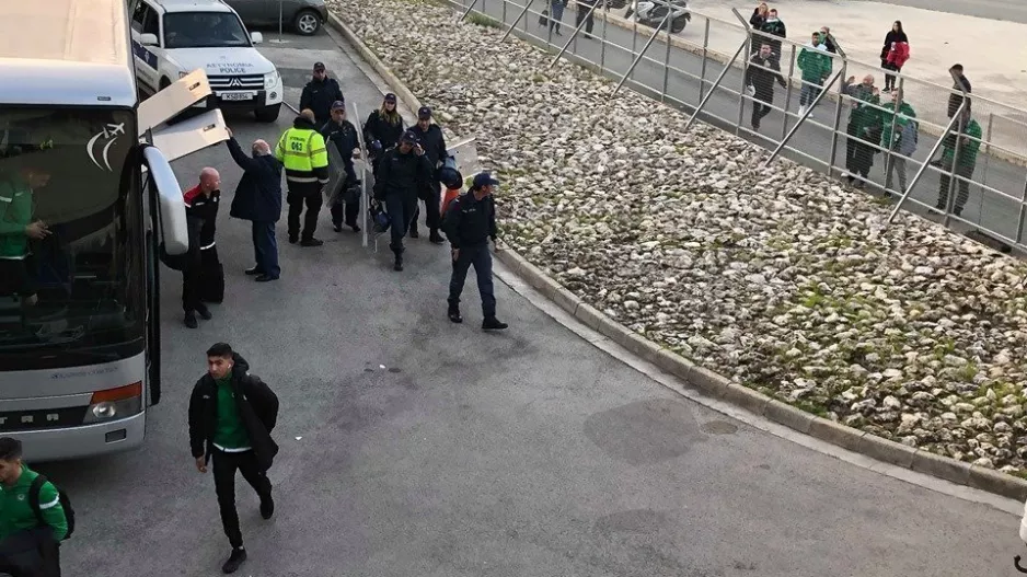 "Ντόπες" στην άφιξη της Ομόνοιας (βίντεο/φώτος)