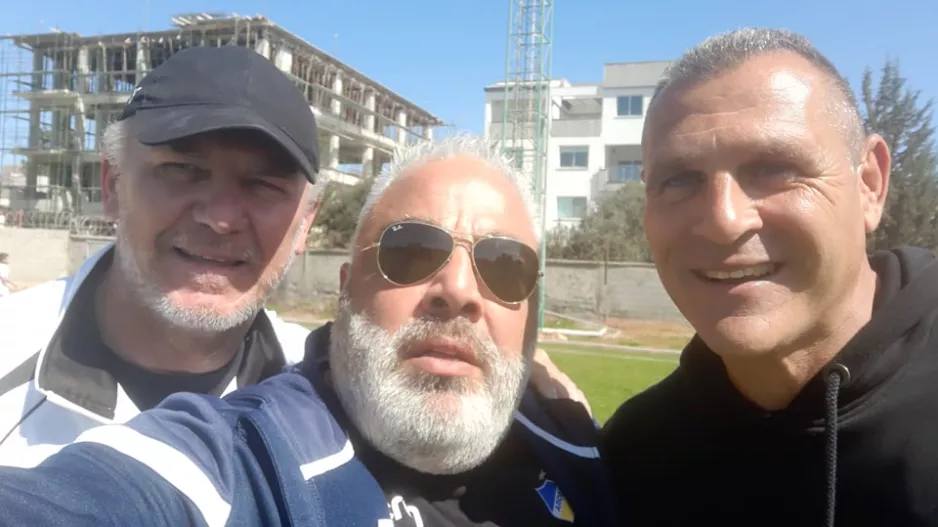 ΤΡΕΙΣ... φίρμες!