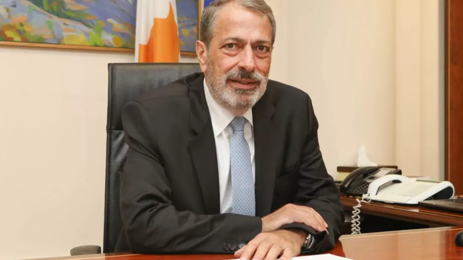 ΥΠΟΥΡΓΟΣ/"Καλώ όλο τον κόσμο να συμμορφωθεί πλήρως με τα διατάγματα"