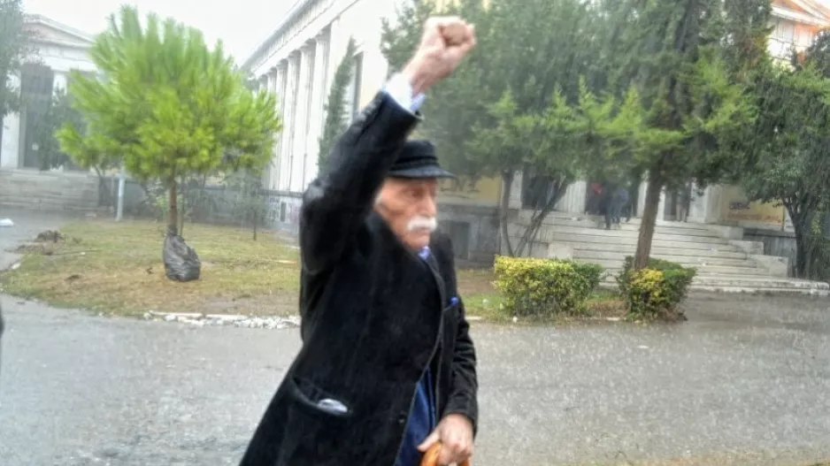 Πέθανε ο Γλέζος