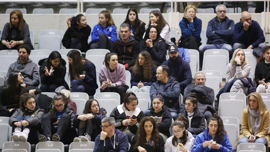 Aνόρθωση/Δωρέαν είσοδος για τις γυναίκες 