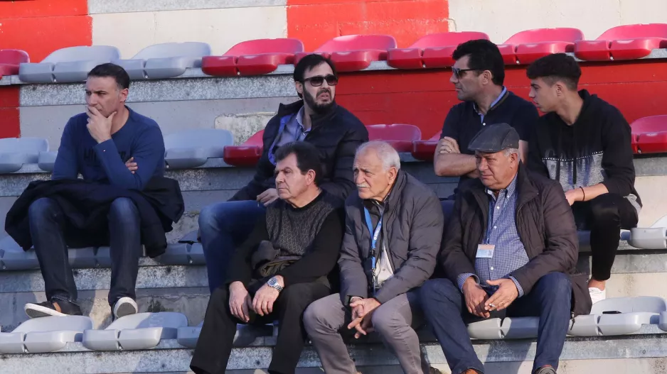 Με τους δικούς του
