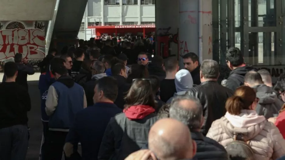 Ολυμπιακός-Γουλβς: Τρέλα για ένα εισιτήριο! (φώτος)