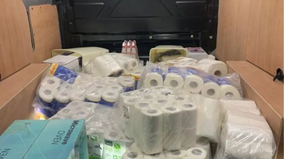 Βρετανία: Συνέλαβαν τρεις γιατί γέμισαν φορτηγάκι με... χαρτιά τουαλέτας