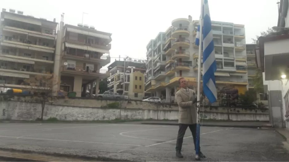 Γιαννιτσά/Διευθυντής τίμησε μόνος του την εθνική επέτειο