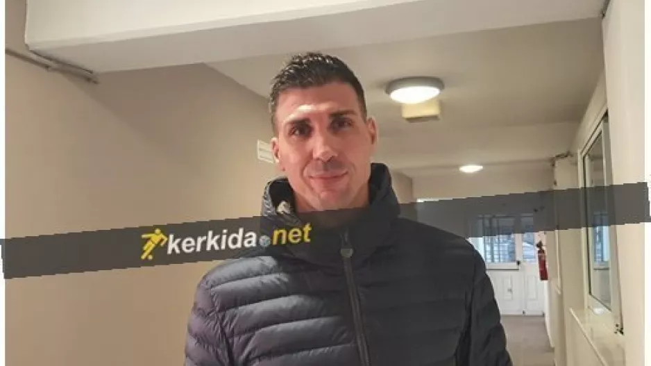 Αν και έφυγε, "κολλημένος" ο... ήρωας των "βυσσινί"!