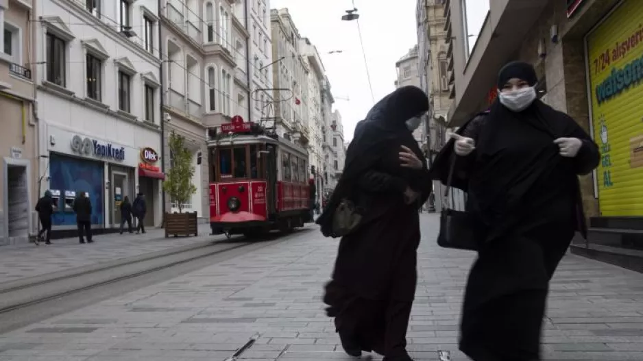 Τα τρία πιθανά σενάρια για τον κορωνοϊό στην Τουρκία