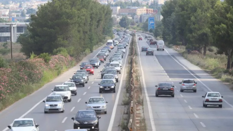 Συρρέουν στη Χαλκιδική Θεσσαλονικείς/Άνοιξε-έκλεισε αγορά στη Ρόδο