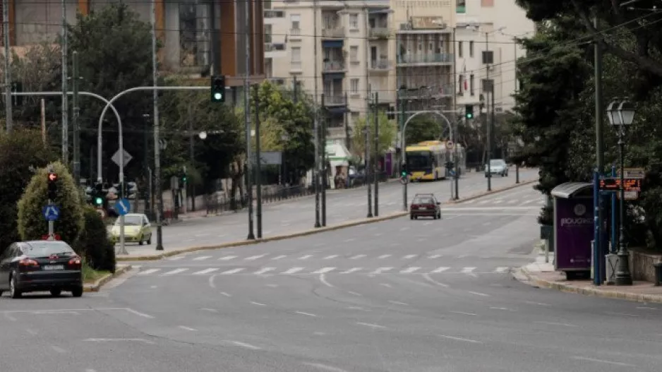 ΑΘΗΝΑ/Οι άδειοι δρόμοι από ψηλά