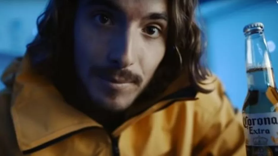 Τσιτσιπάς: Video με μπύρα Corοna και μουσική X-Files