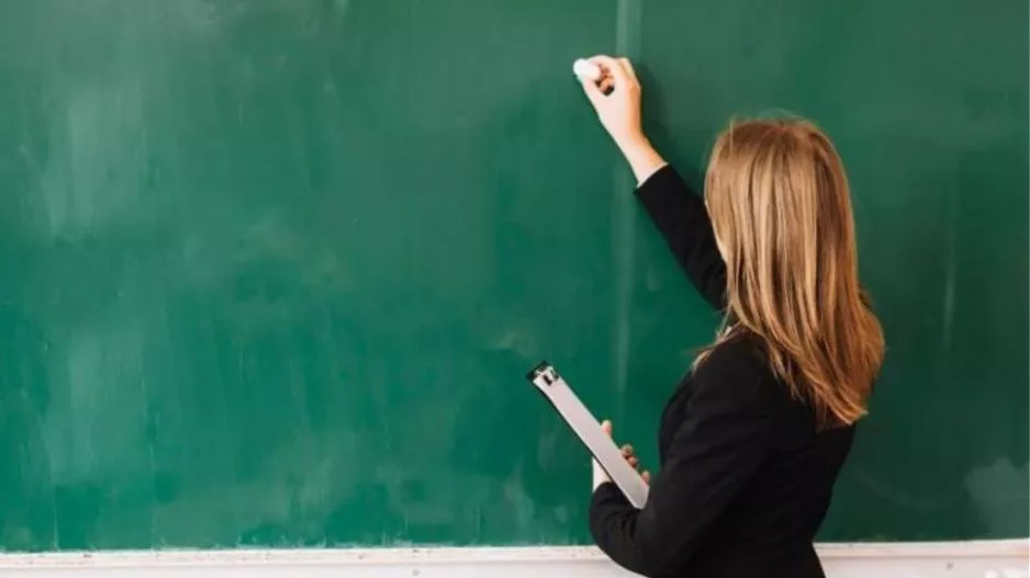 Μπέρδεμα/Κανονικά στα σχολεία αύριο οι εκπαιδευτικοί λέει το ΥΠΠ