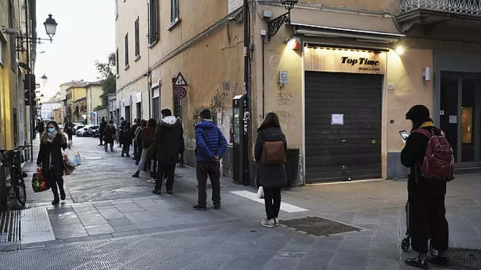 Βερολίνο: Πρόστιμο έως και 500 ευρώ σε όποιον δεν τηρεί την απόσταση ασφαλείας 1,5m