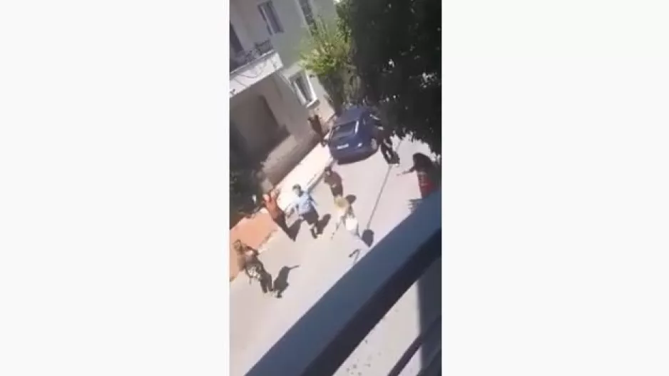 Μετά το ψήσιμο, τρικούβερτο γλέντι με... αποστάσεις! (βίντεο)