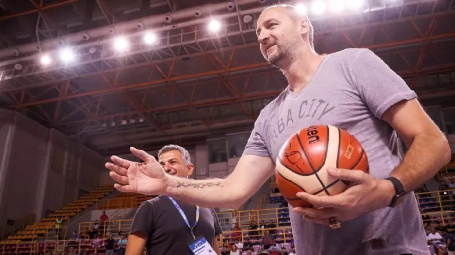 Ο Ράτζα εξήγησε τον λόγο που φορούσε την μπλούζα του Ολυμπιακού στα γενέθλιά του