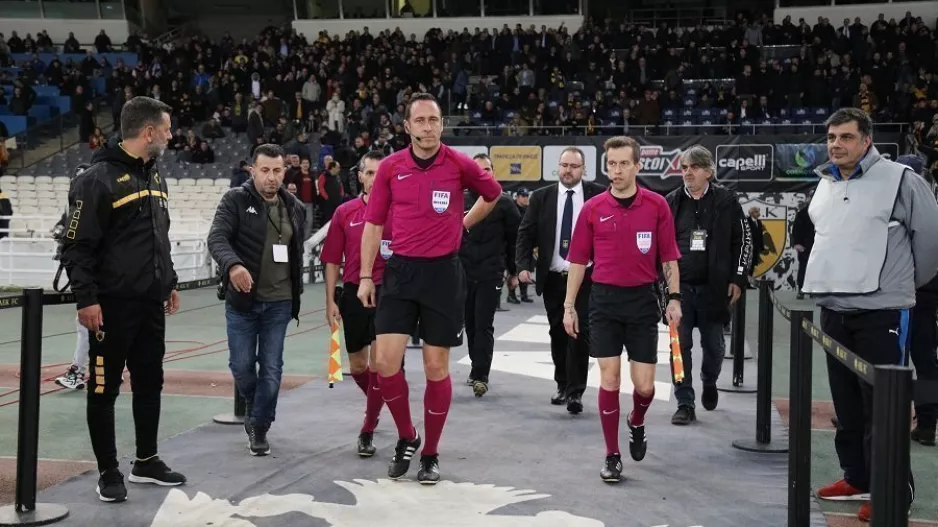 ΔΗΛΩΣΗ/"Κάποιος άρπαξε τον βοηθό από τα γεννητικά όργανα"