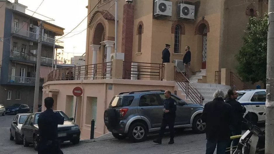 (ΒΙΝΤΕΟ) Η Αστυνομία έψαχνε τον ιερέα μέσα στο ναό/Κουκάκι