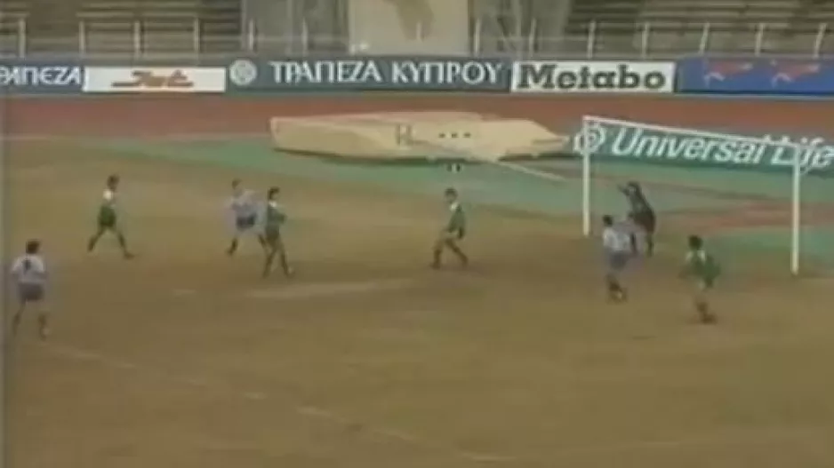 ΑΝΟ/Τριάρα στην Ομόνοια σε... λίμνη (βίντεο)